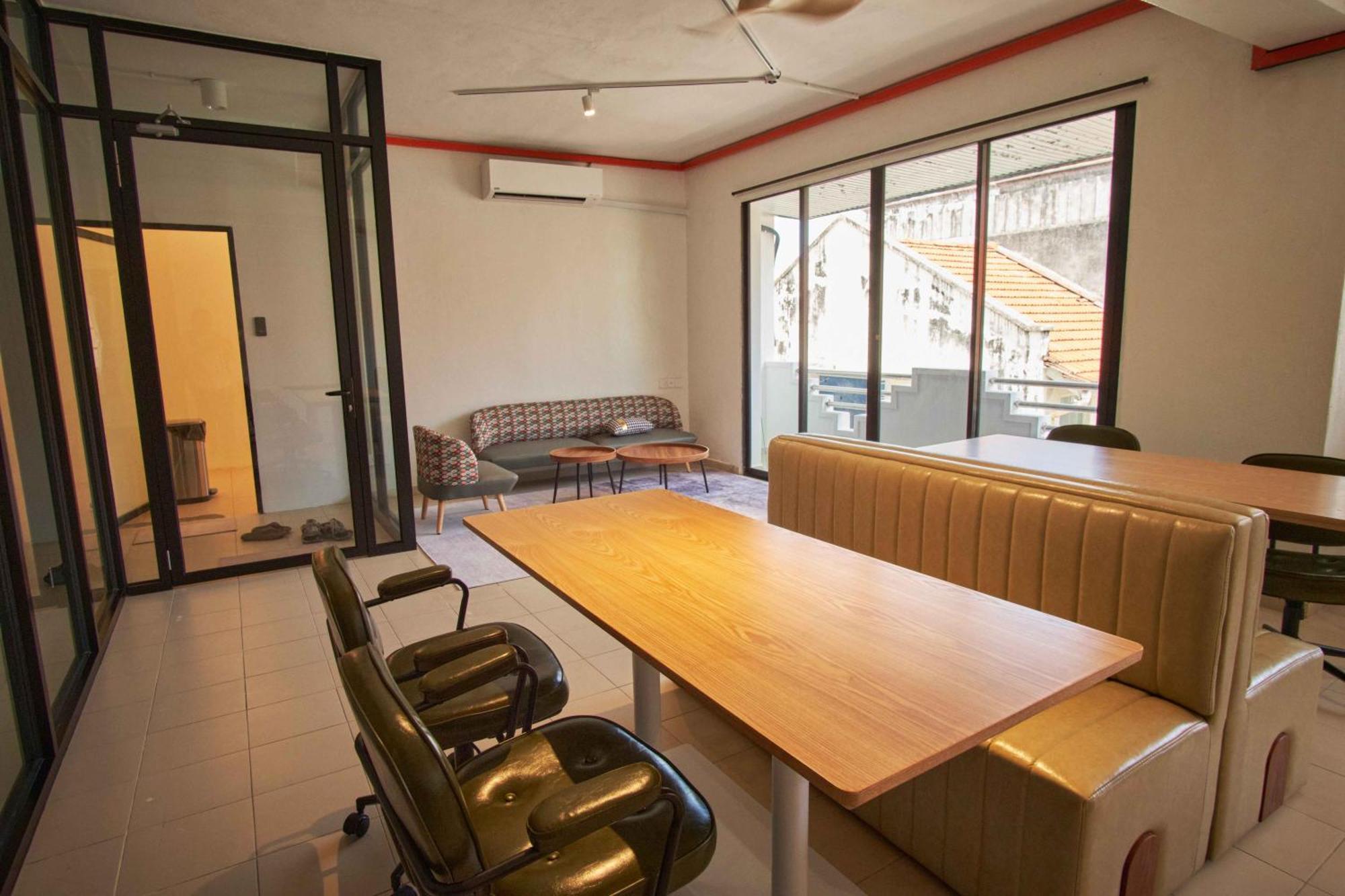 Some Place Else Georgetown Luaran gambar
